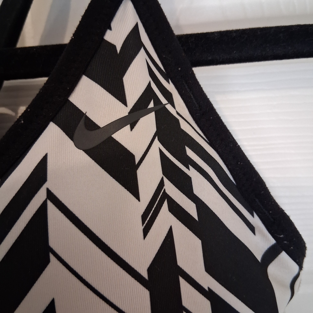 Nike Dri-FIT Black White Chevron Print Sports Bra Small – Activewear, Gym Core - Picture 7 of 8